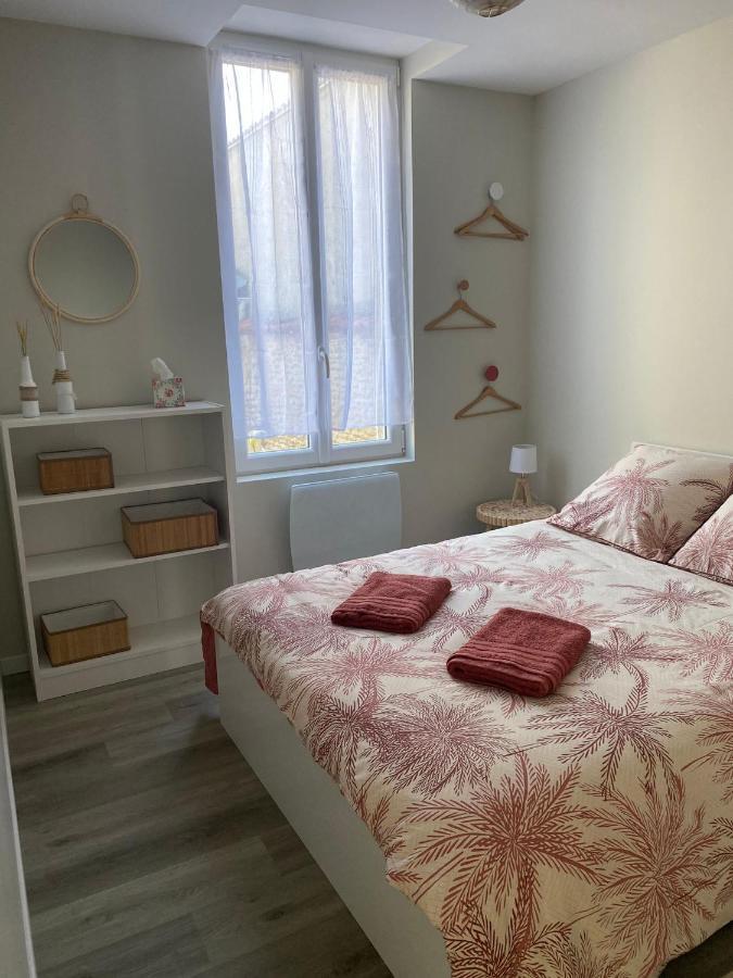 Charmante Maison Avec Cour Privative คอญญัก ภายนอก รูปภาพ