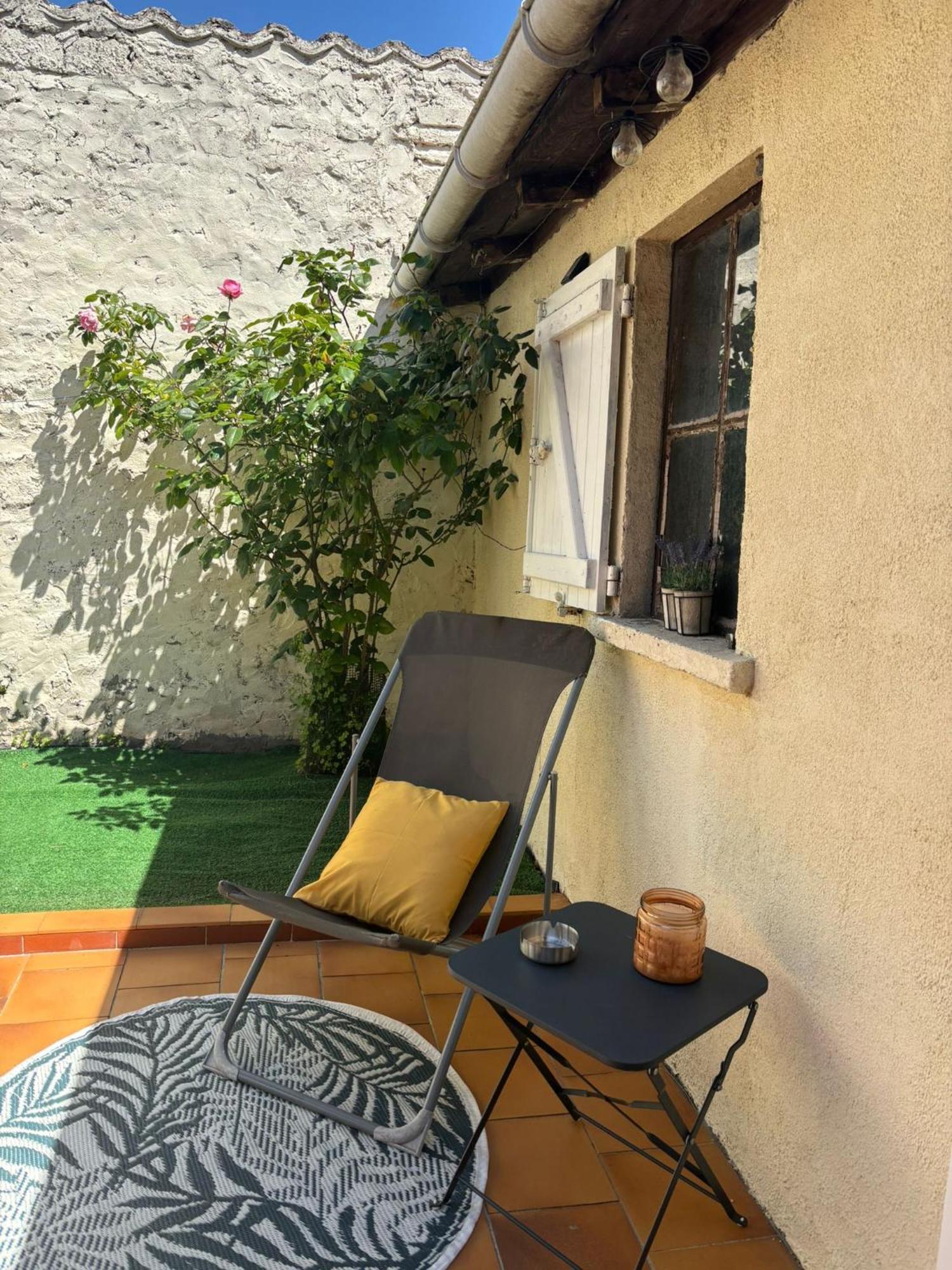 Charmante Maison Avec Cour Privative คอญญัก ภายนอก รูปภาพ